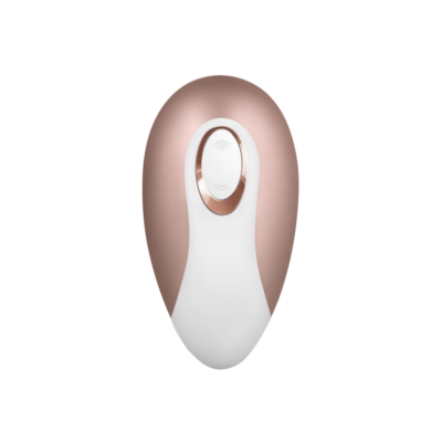 Imagem de um vibrador feminino com design elegante em formato oval, acabamento rosé metálico e detalhes em branco. O dispositivo apresenta uma abertura circular na parte superior, criado para proporcionar prazer através de pulsações de ar, oferecendo uma experiência inovadora, intensa e sofisticada para o bem-estar íntimo.