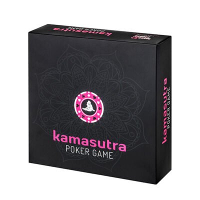 Caixa do jogo 'Kamasutra Poker Game' em fundo preto com detalhes em rosa. No centro da tampa, há uma mandala decorativa em tons discretos, com um círculo rosa contendo uma ilustração temática. Abaixo da mandala, está escrito 'kamasutra poker game' em letras rosa e brancas, destacando a combinação do conceito de pôquer com a temática Kamasutra. As laterais da caixa também exibem o nome do jogo.